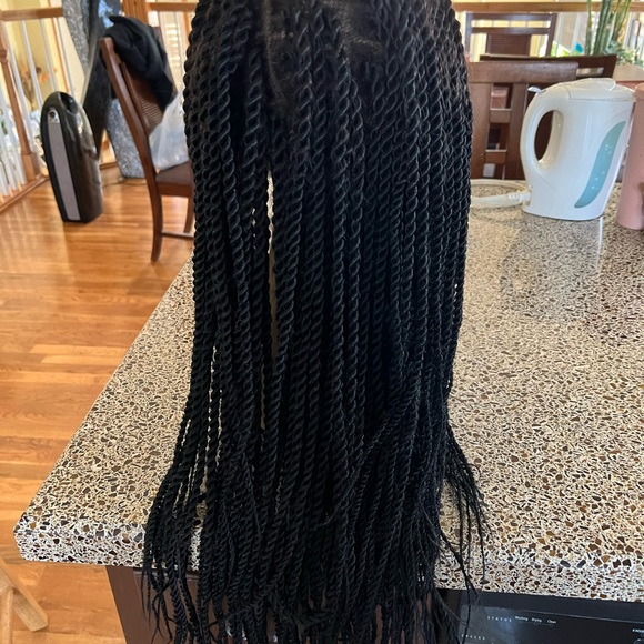 Knotless Full Lace Medium Twisted Braids-16-18 inches. - Picture 6 of 8